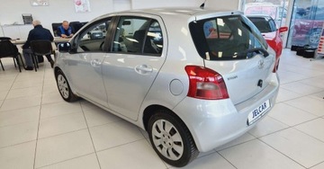 Toyota Yaris II Hatchback 5d 1.3 i VVT-i 86KM 2006 Toyota Yaris 1.3 16V VVT-i 87KM Klimatyzacja 1.3 Benzyna 87KM, zdjęcie 4