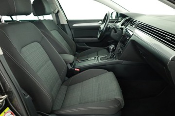 Volkswagen Passat B8 Variant 2.0 TDI BlueMotion SCR 150KM 2019 VW Passat 2.0 TDI, Automat, Navi, Klima, zdjęcie 6
