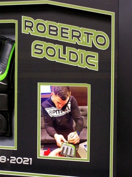 Мамед Халидов - Роберто Солдич Перчатка с автографом Хит коллекционера