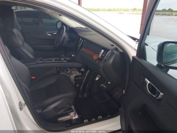 Volvo XC60 II 2023 Volvo XC 60 B5 Plus Dark Theme 2023 2.0l 2.0 Benzyna 247KM, zdjęcie 9