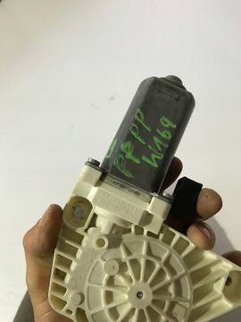 MERCEDES W169 MOTOREK OKNO PRAVÝ PŘEDNÍ 16982042