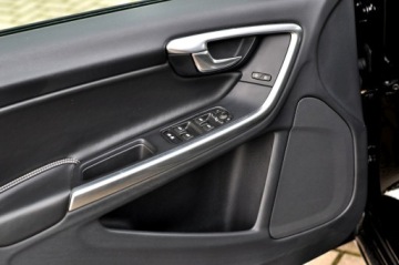 Volvo V60 I Kombi Facelifting 2.0 D3 DRIVE-E 150KM 2016 Volvo V60 Black Edition LiFt 2,0 D3 150Km Ledy, zdjęcie 4