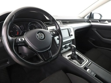 Volkswagen Passat B8 Variant 2.0 TDI BlueMotion SCR 150KM 2016 Volkswagen Passat Comfortline BlueMotion 150KM, zdjęcie 13