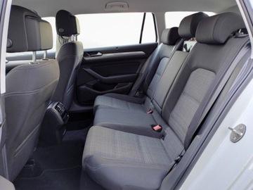 Volkswagen Passat B8 Variant Facelifting 2.0 TDI SCR 150KM 2021 Volkswagen Passat Faktura VAT DSG Hak Kamera Aut.ParkowanieModel 2022, zdjęcie 19
