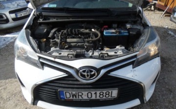 Toyota Yaris III 2016 Toyota Yaris 2016r, 1.3 Benzyna LPG, Uszkodzona. Poobijana. Jezdzi. 1.3, zdjęcie 4