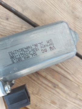 MOTOREK OKNO PRAVÝ PŘEDNÍ VOLKSWAGEN PASSAT B8 504959802B