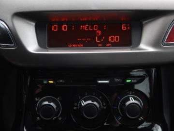 Citroen C3 II Hatchback facelifting 1.0 VTi 68KM 2016 Citroen C3 1.0 VTi, Klima, Tempomat, Parktronic, zdjęcie 11