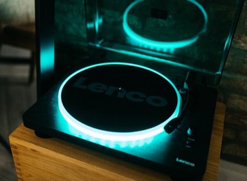 Проигрыватель со светодиодными USB-ДИНАМИКАМИ LENCO LS-50LEDBK
