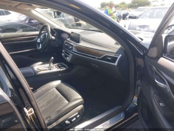 BMW Seria 7 G70 2022 BMW Seria 7 740i 2022 3.0l 3.0 Benzyna 335KM, zdjęcie 9