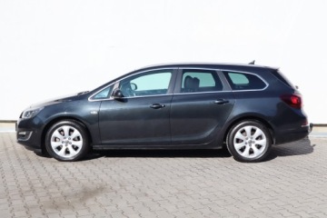 Opel Astra J Sports Tourer Facelifting 2.0 CDTI ECOTEC 165KM 2014 Opel Astra 2.0 CDTI, 162 KM, Navi, Xenon, Klima, zdjęcie 2