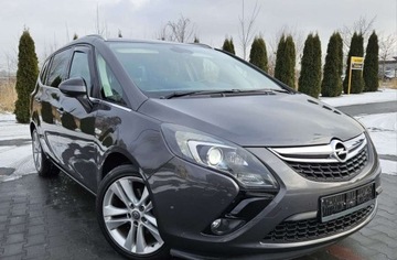 Opel Zafira C Tourer 1.4 Turbo ECOTEC 140KM 2013 Opel Zafira 1.4B 140Ps Klimatronik Navi Parktronik Alu17 Kamera 7 foteli Z