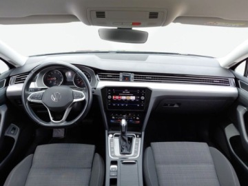 Volkswagen Passat B8 Variant Facelifting 1.5 TSI EVO 150KM 2021 Volkswagen Passat Variant 1.5TSI 150KM Business DSG SalonPL SerwisASO Acc, zdjęcie 14