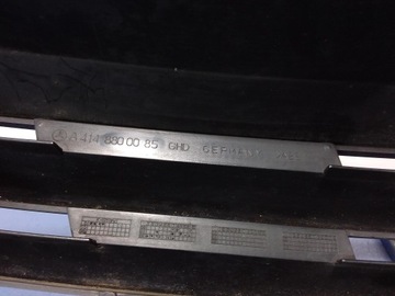 MERCEDES VANEO W414 MŘÍŽKA MASKA A4148800085