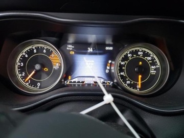 Jeep Cherokee V 2019 Jeep Cherokee Jeep Cherokee Limited 4x4, od ubezpieczalni 3.2 Benzyna 271KM, zdjęcie 10