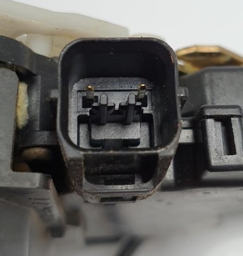 ZÁMEK DVEŘE LEVÝ ZADNÍ MITSUBISHI GRANDIS