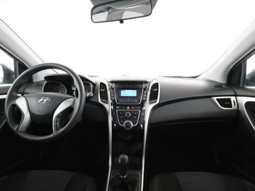 Hyundai i30 II Hatchback 5d 1.4 MPI 100KM 2015 Hyundai i30 niski przebieg grzane fotele PDC, zdjęcie 14