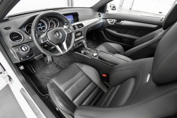 Mercedes Klasa C W204 Coupe AMG 6.2 C 63 AMG 457KM 2013 Mercedes C 63 AMG Tylko 7600 km przebiegu!, zdjęcie 23