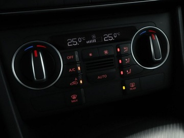 Audi Q3 I SUV Facelifting 2.0 TDI 150KM 2015 Audi Q3 4x4 xenon/LED klima auto czujniki, zdjęcie 25