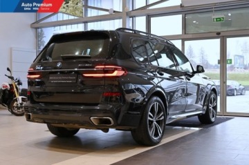BMW X7 SUV Facelifting 3.0 40d 352KM 2023 BMW X7 xDrive40dFV23Hak HolowniczyPakiet Sportowy M 3.0 Diesel 352KM, zdjęcie 19
