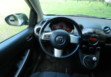 Mazda 2 II Hatchback 5d 1.3 86KM 2010 Mazda 2 ekonomiczna niezawodna 5drzwi Klima 1.3 Benzyna 86KM, zdjęcie 6
