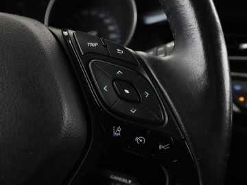 Toyota C-HR I Crossover Facelifting 1.8 Hybrid 122KM 2020 Toyota C-HR Hybryda Automat Kamera cofania, zdjęcie 28