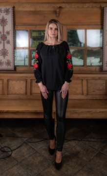 Женская горская вышитая региональная народная рубашка