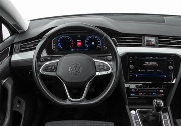 Volkswagen Passat B8 Variant Facelifting 1.5 TSI EVO 150KM 2022 Volkswagen Passat 1.5 TSI 150 KM Business Autoalarm Podgrzewane Fotele Cyf, zdjęcie 16