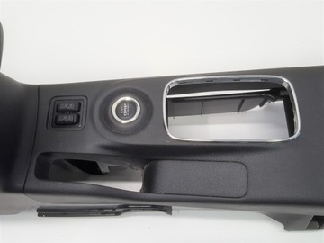 OUTLANDER III Центральный туннель, подлокотник 14 лет