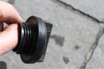 КРЫШКА МАСЛЯНОГО ЗАЛИВА TOYOTA AVENSIS RAV 4 COROLLA D4D