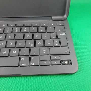 ЧЕХОЛ-КЛАВИАТУРА LOGITECH SLIM FOLIO APPLE для iPad 5–7