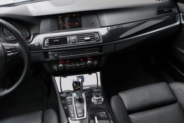 BMW Seria 5 F10-F11 Touring 528i 245KM 2012 BMW 5 528i xDrive, 4X4, Automat, Skóra, Navi, zdjęcie 6