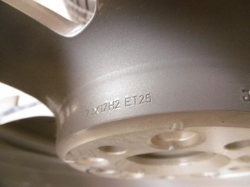 AUDI KOLA A7 4G 4G8601025H PIRELLI SOTTOZERO 235/55/R17 OE NOVÉ