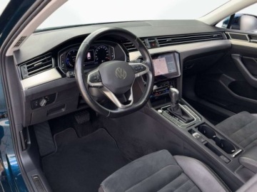 Volkswagen Passat B8 Variant Facelifting 2.0 TDI SCR 200KM 2023 Volkswagen Passat 2.0TDI 200KM Elegance DSG SerwisASO Acc Navi Matrix Virt, zdjęcie 13