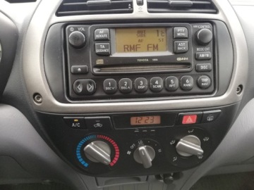 Toyota RAV4 II 2.0 16V D-4D 116KM 2003 Toyota RAV 4 II 2.0 D-4D 116 Ps 4X4, zdjęcie 18