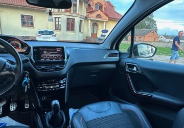 Peugeot 2008 I SUV Facelifting 1.2 PureTech 110KM 2017 Peugeot 2008 GT Line bigata wersja wyposazenia 1.2 Benzyna 110KM, zdjęcie 9