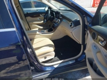 Mercedes GLC C253 2017 Mercedes-Benz GLC 2017 r., 2,0L 300 4 MATIC 2.0 Benzyna 241KM, zdjęcie 8