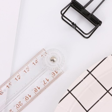 Складная прямая линейка из прозрачного акрила.