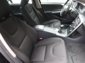 Volvo V60 I Kombi Facelifting 2.0 D4 DRIVE-E 190KM 2017 Volvo V60 D4 2.0, Salon Polska, Serwis ASO, zdjęcie 8