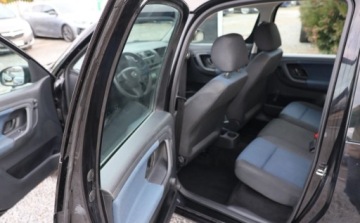 Skoda Roomster Mikrovan Facelifting 1.2 70KM 2015 Skoda Roomster Klimatyzacja, Elektryczne szyby, Seryjne radio. 1.2 Benzyna, zdjęcie 8