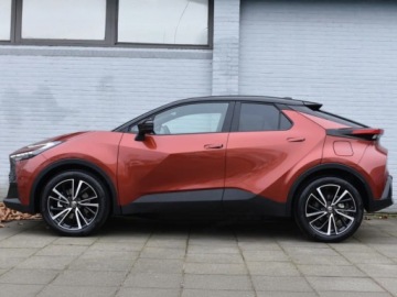 Toyota C-HR II SUV 1.8 Hybrid 140KM 2025 Od ręki - Executive 1.8 Hybrid 140KM | Kamera 360!, zdjęcie 1