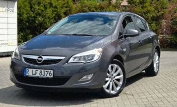 Opel Astra J Hatchback 5d 1.4 Turbo ECOTEC 140KM 2012 Opel Astra 1.4 Benzyna 140KM Klima PdC Import Raty Oplaty 1.4 Benzyna, zdjęcie 1