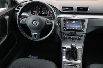 Volkswagen Passat B7 Variant 2.0 TDI CR DPF BlueMotion 140KM 2014 VW Passat 2.0 TDI, Xenon, Klima, Klimatronic, zdjęcie 6