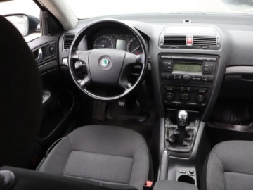 Skoda Octavia II Hatchback 2.0 TDI CR DPF 140KM 2007 Skoda Octavia 2.0 TDI, Salon Polska, Xenon, Klima, zdjęcie 5