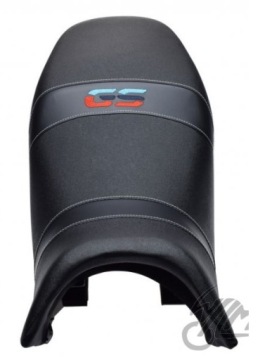 Сидя на BMW R 1200 GS с логотипом GS