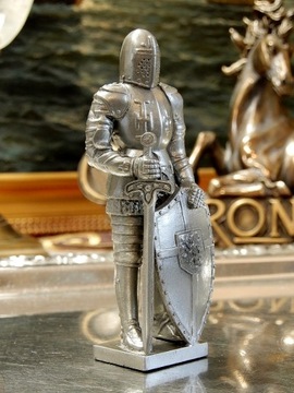 рыцарь в доспехах с мечом и щитом из жести VERONESe