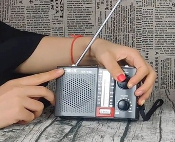 ПОРТАТИВНОЕ РАДИО СО СВЕТОДИОДНОЙ ТУРИСТИЧЕСКОЙ ЛАМПОЙ AM/FM, АККУМУЛЯТОР