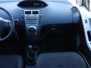 Toyota Yaris II Hatchback 5d 1.33 Dual VVT-i 101KM 2009 Toyota Yaris 1.33 Dual VVT-i, Salon Polska, zdjęcie 7