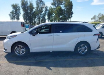 Toyota Sienna III 2023 Toyota Sienna 2023, 2.5L, 4x4, XSE, po kradziezy 2.5 Benzyna 189KM, zdjęcie 1