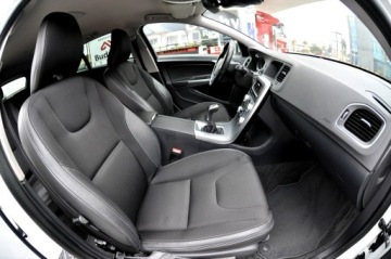 Volvo V60 I Kombi Facelifting 2.0 D2 DRIVE-E 120KM 2017 Volvo V60 LiFT Biała Perła 2,0 Diesel Ledy Navi, zdjęcie 18