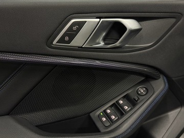 BMW Seria 1 F40 Hatchback M 2.0 M135i 306KM 2022 BMW 135 M xDrive * Polski Salon * FV 23% * Bezwypa, zdjęcie 22